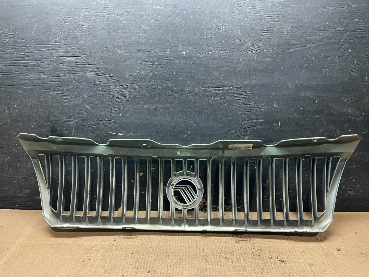 2002 to 2005 Mercury Mountaineer Front Upper Grill Grille Aftermarket U6090 DG8