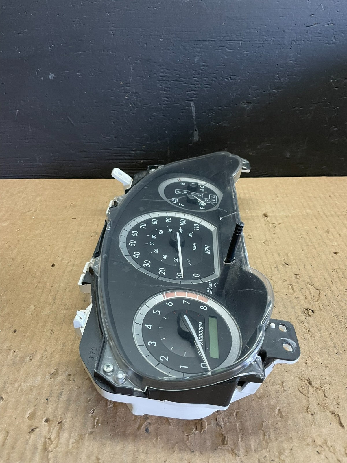2004 2005 Toyota Sienna Speedometer Cluster Gauge AB7520 DG6