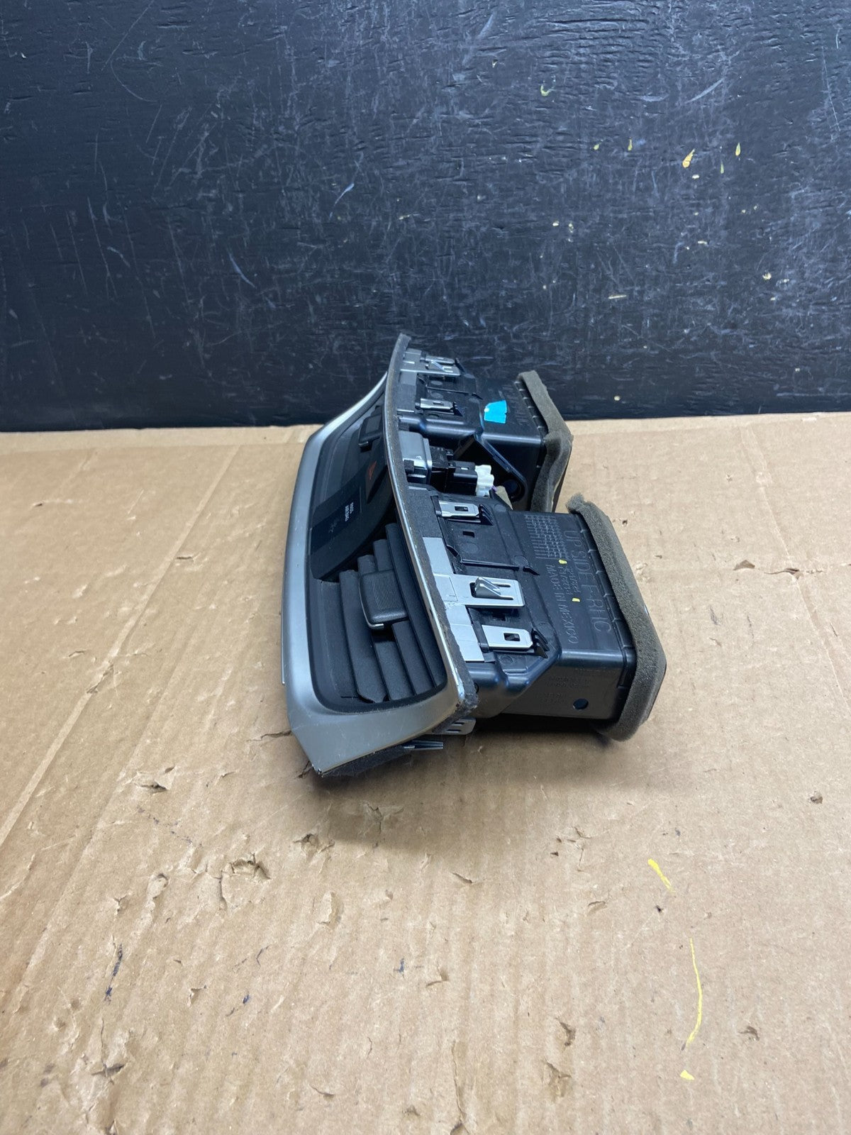 2013 to 2015 Nissan Sentra Air Vents Top Dash Center W/Hazzard Switch ad2035 DG2