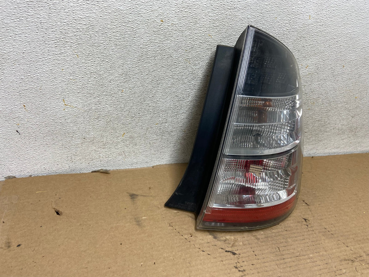 2004 - 2005 Toyota Prius Right Passenger Side Rh Tail Light AH4281 LK1