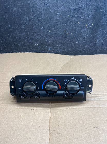 1999 to 2002 Chevrolet Silverado HVAC Heater Climate Control Module AF1766 DG0