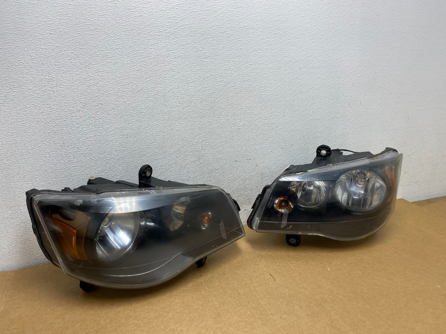 2008 to 2016 Chrysler Town and Country Left+Right Side Headlights AD5335 DW2