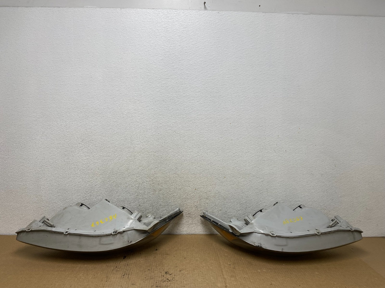 2002 2003 2004 Toyota Camry Left+Right Set Side Halogen Headlights AG2367 DW8