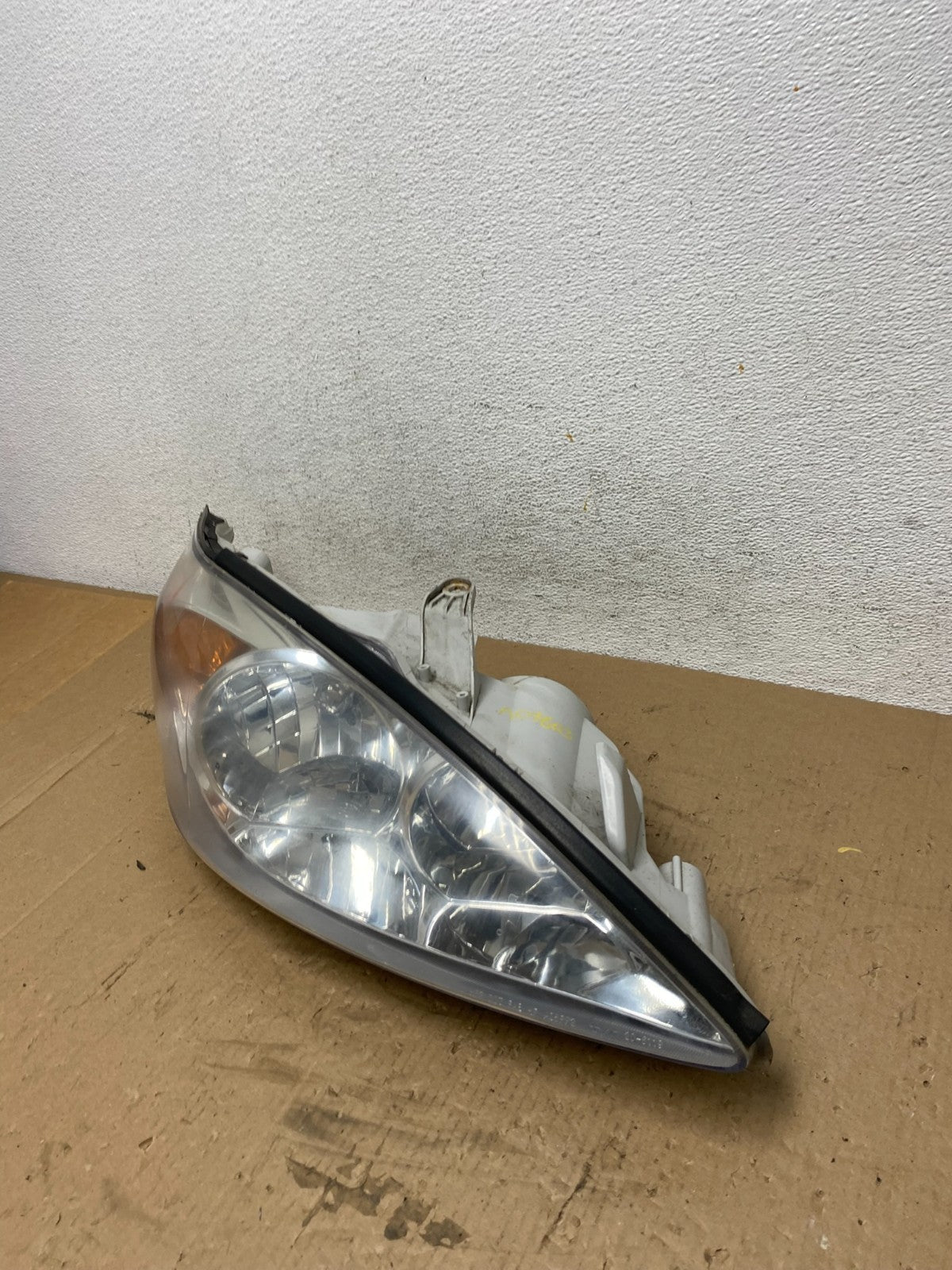 2002 to 2004 Toyota Camry Halogen Headlight Right Passenger Rh AD7803 DW1