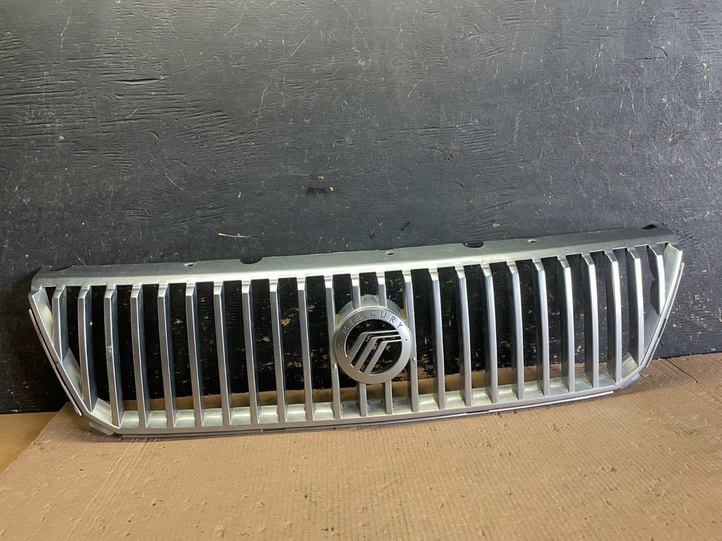 2004 to 2007 Mercury Monterey Front Grill Grille 3F23-17K945 OEM  aa2207 DG0