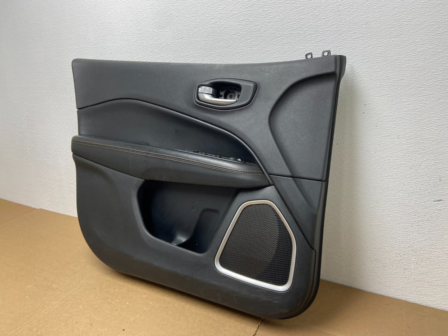 2017-2021 Jeep Grand Cherokee Front Left Driver LH Side Panel Door OEM AC0031 DG1