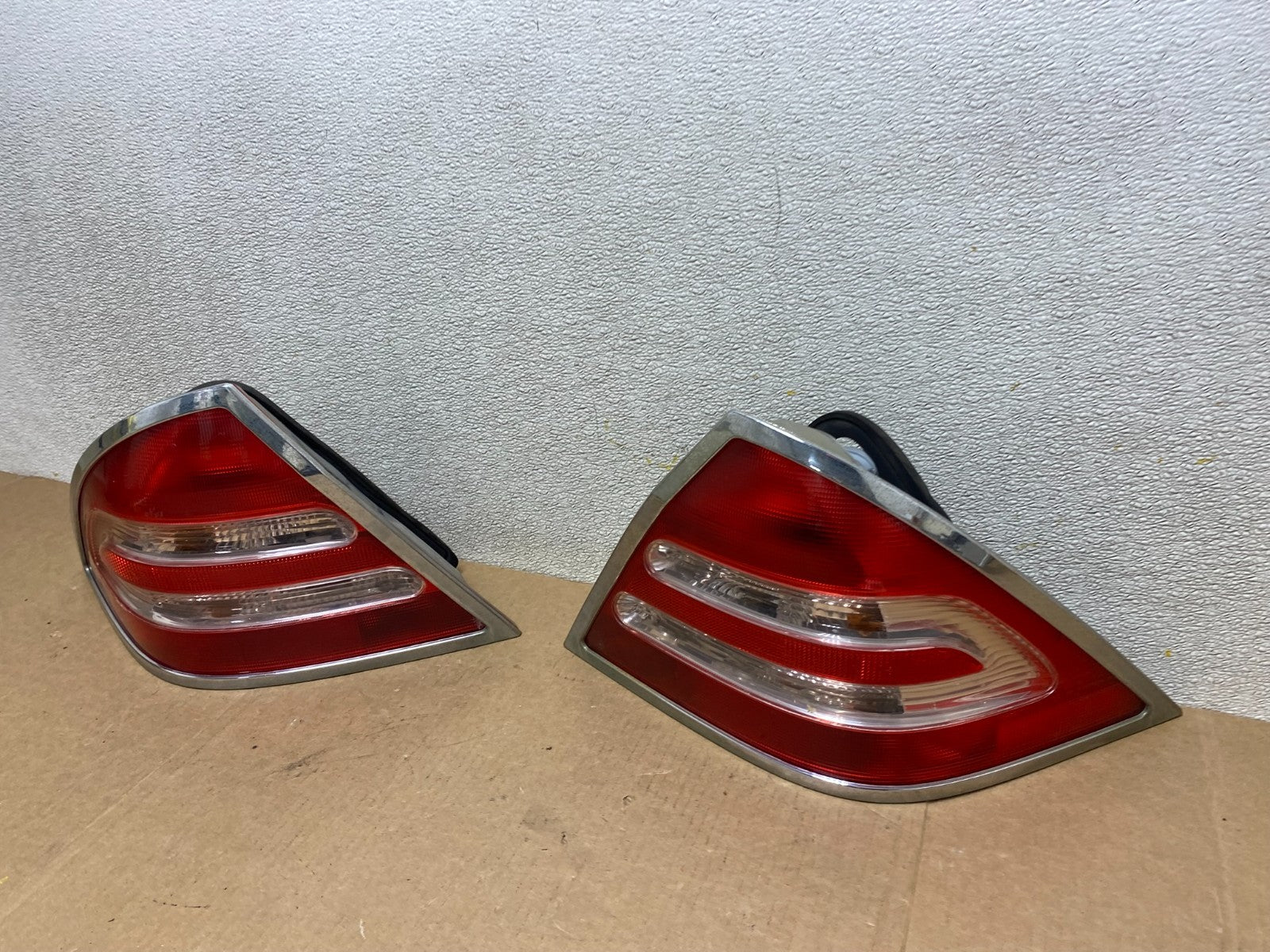 2001-2004 Mercedes-Benz C230 C240 W203 C-Class Left+Right Tail Lights W8409 DW1