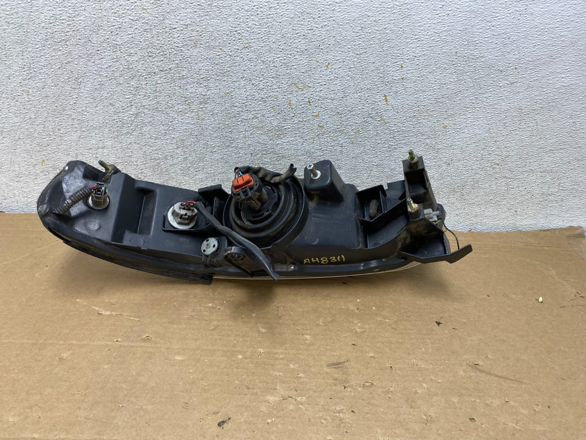 Sedan 2000 2001 Nissan Altima Headlight Right Passenger RH AH8311 DW4