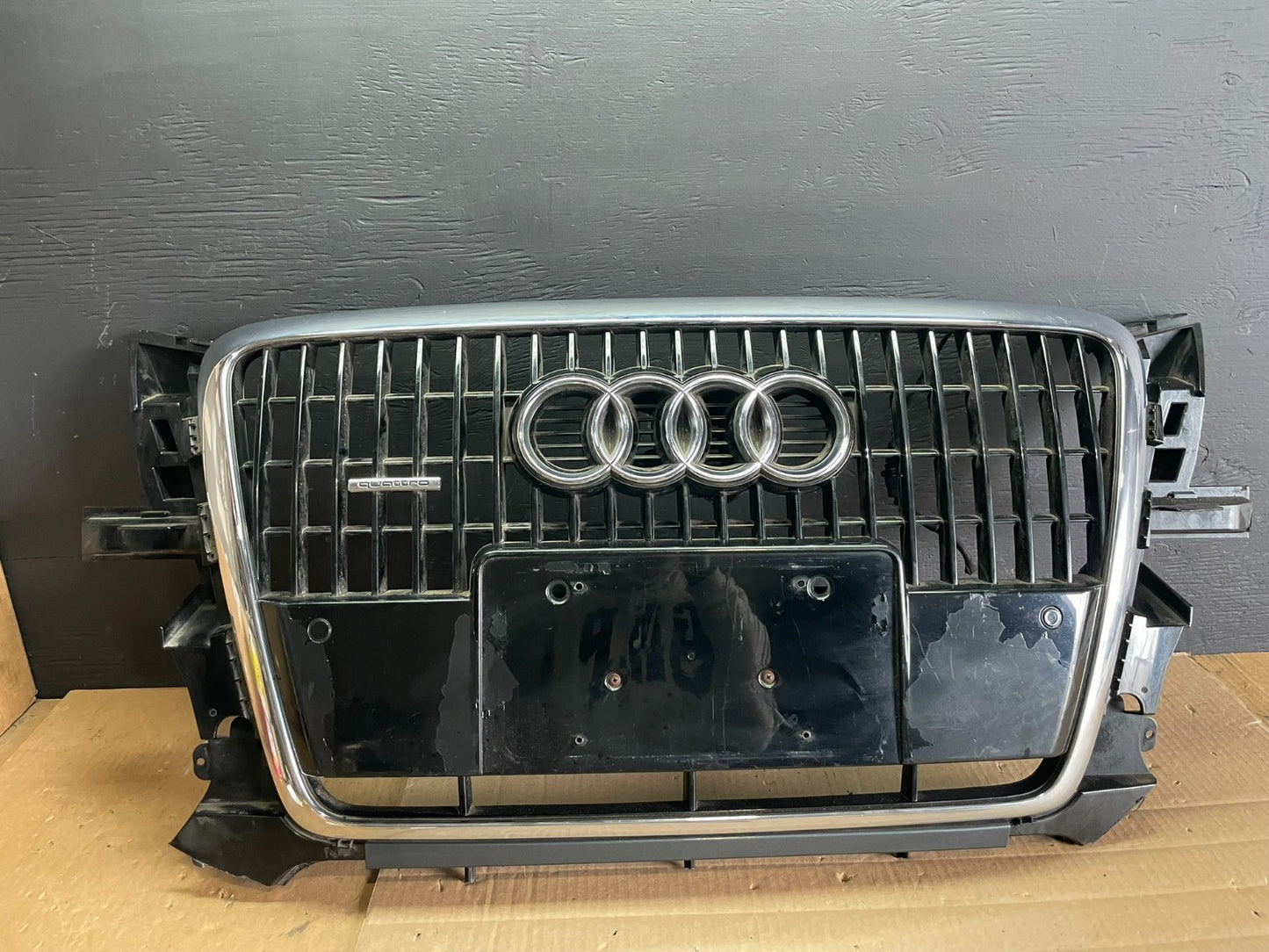 2012 to 2017 Audi Q7 Front Upper Grill Grille  OEM AB7613 DG0
