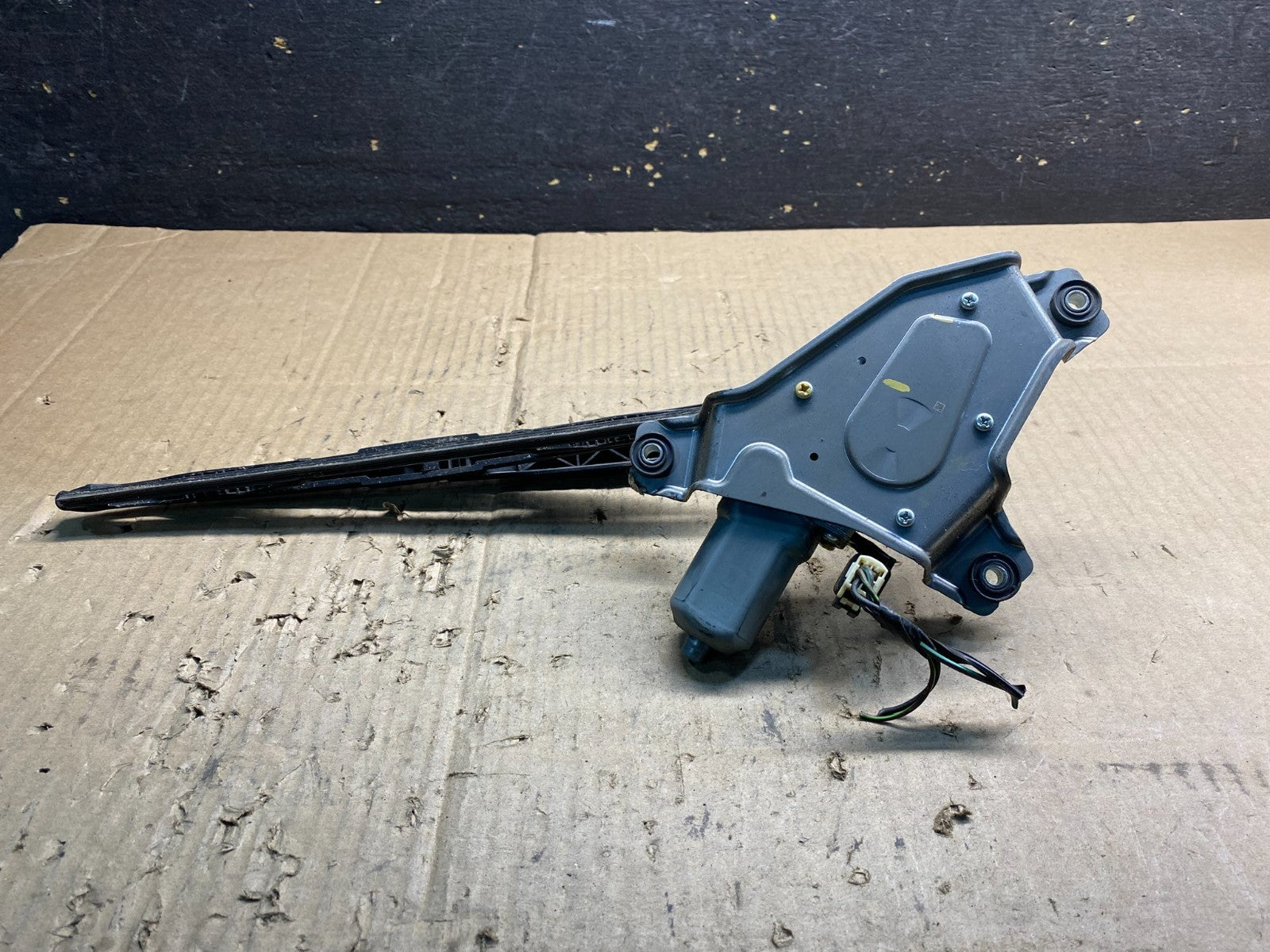 2014-2021 Dodge Durango  Tailgate Back Door Rear Wiper Motor Wiper AB0373 DG5