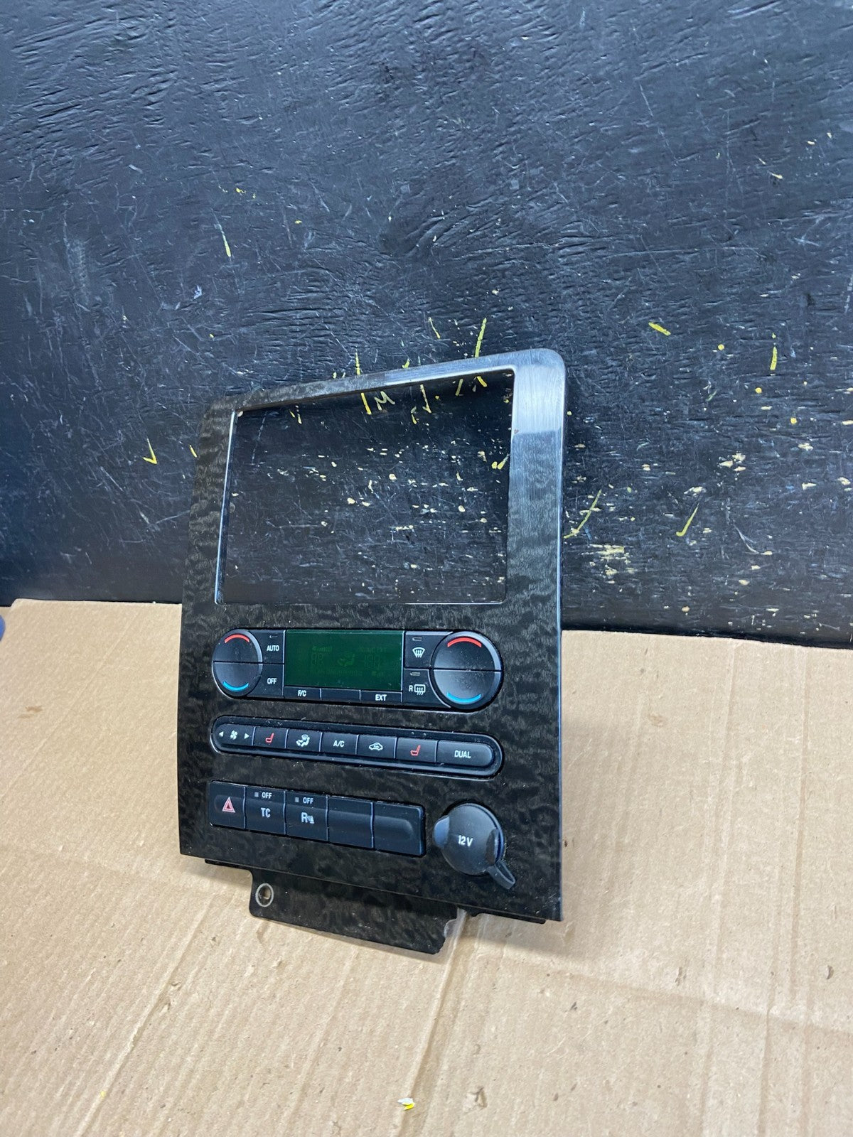 2005 to 2007 Ford Freestyle Montego Climate Control Radio Bezel Trim aa4870 DG1