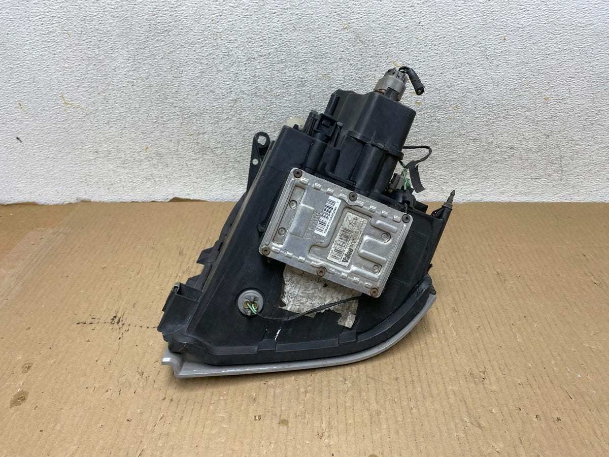 2004 to 2009 Cadillac SRX Right Passenger RH Side Xenon Headlight AH3070 DW6