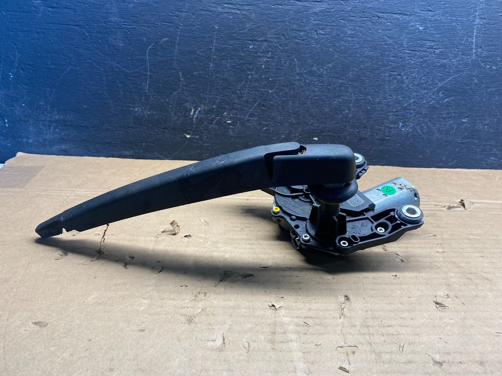2013-2016 Nissan Pathfinder Back Door Rear Wiper Motor Wiper Blade AD9617 DG3