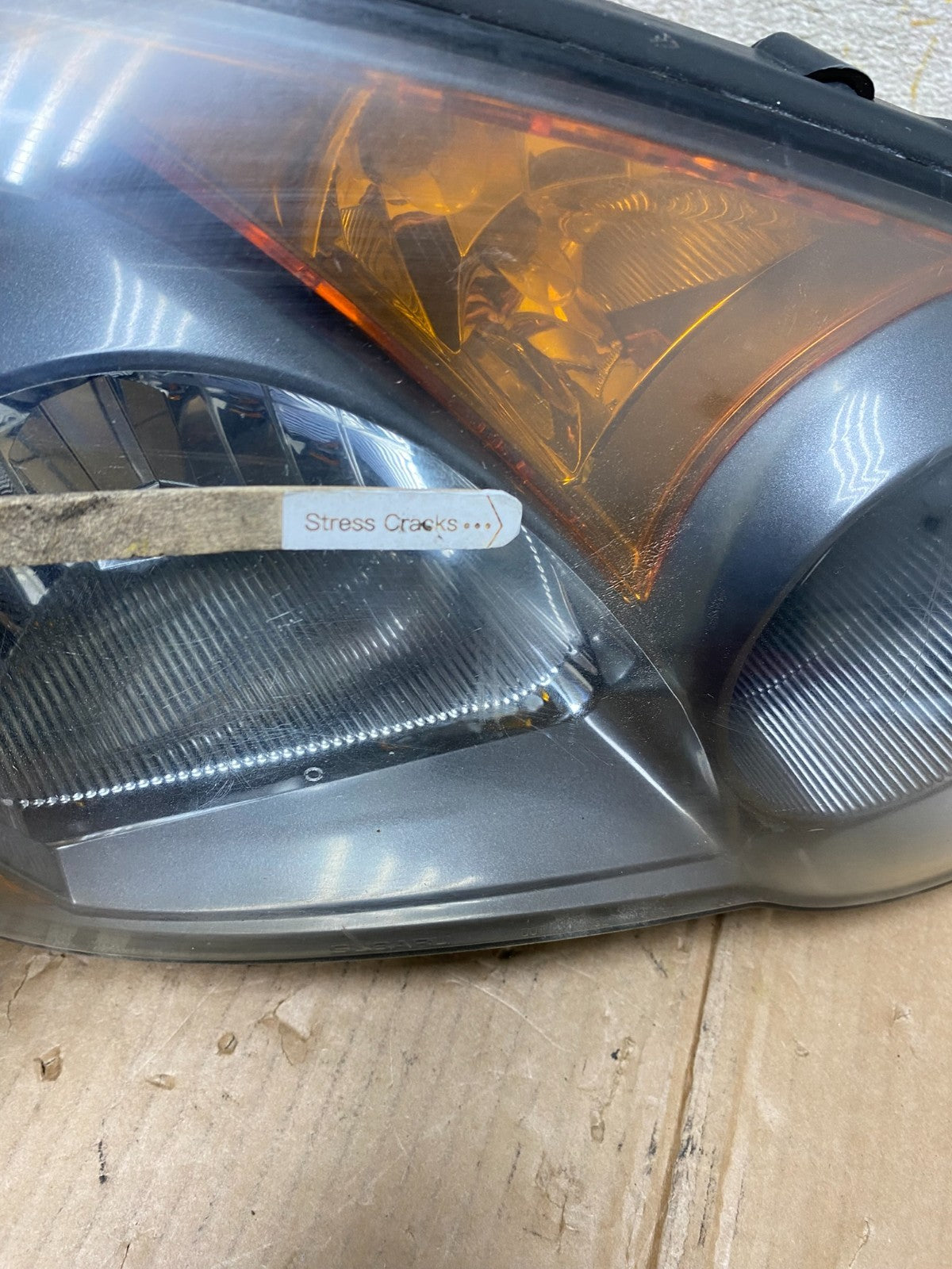 2004 to 2005 Subaru Impreza Right Passenger Side Halogen Headlight AI4474 DW4