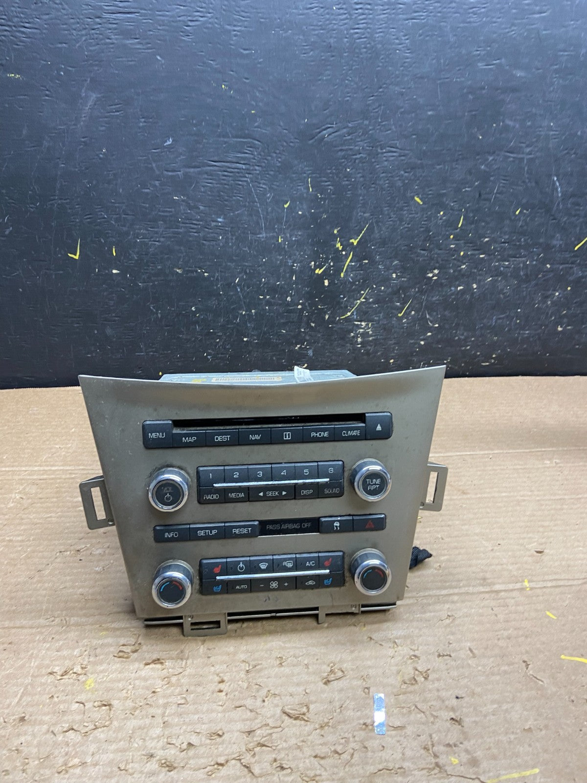 2010 to 2012 Lincoln Mkt Navigation Radio Climate Control Panel OEM w1935 DG0