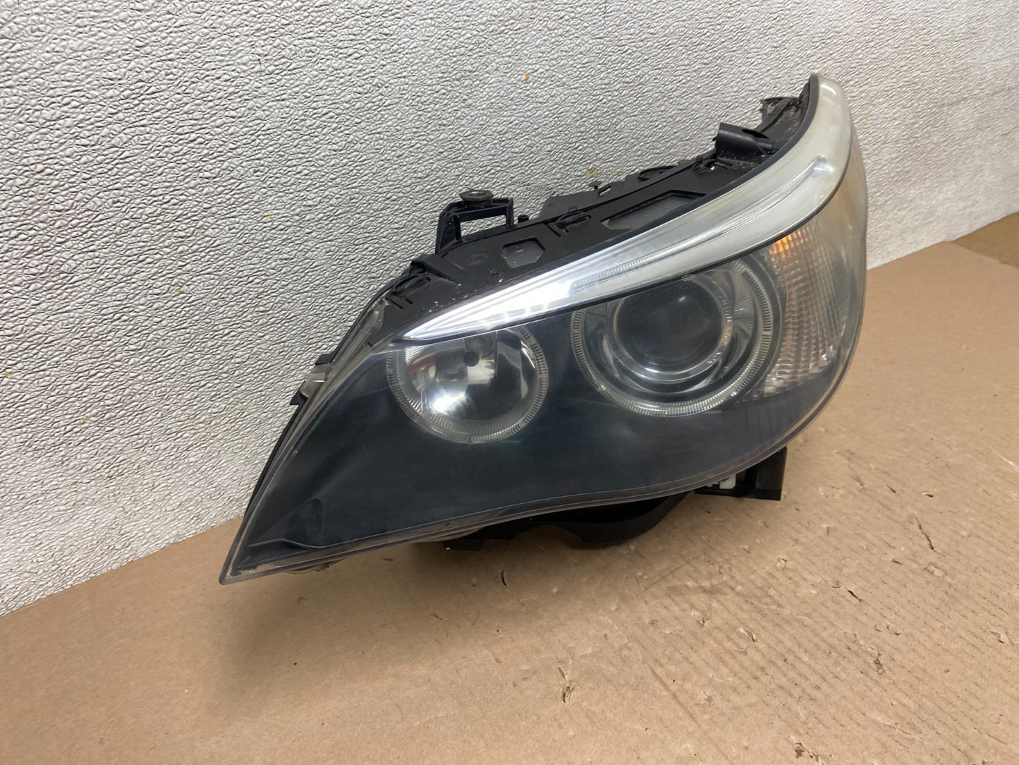 2004 to 2007 BMW 525i 5 Series Headlight Left LH Xenon AFS AB5946 DW2