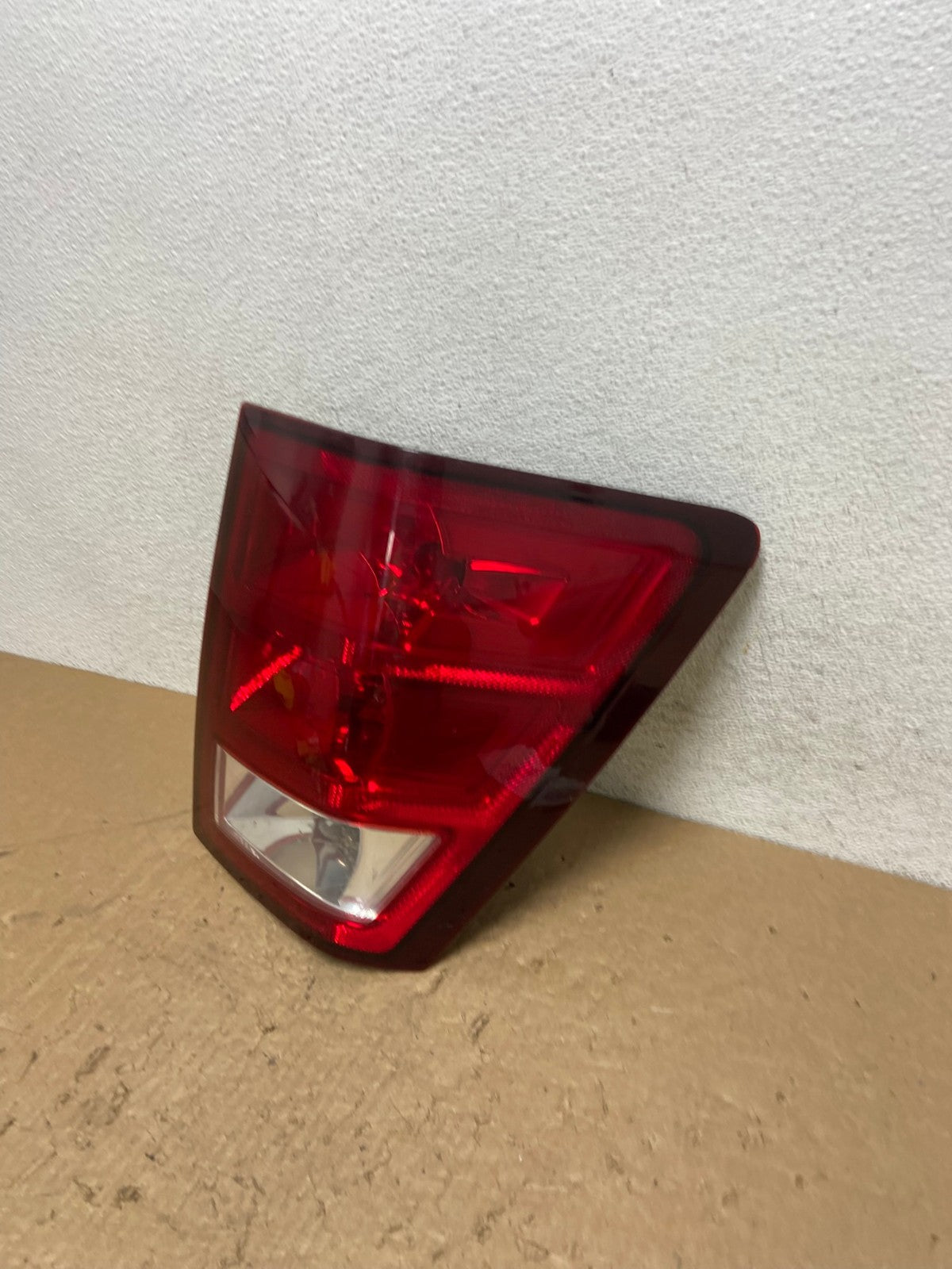 2005 - 2006 Jeep Grand Cherokee Right Passenger Rh Side Tail Light AG1377 LK1