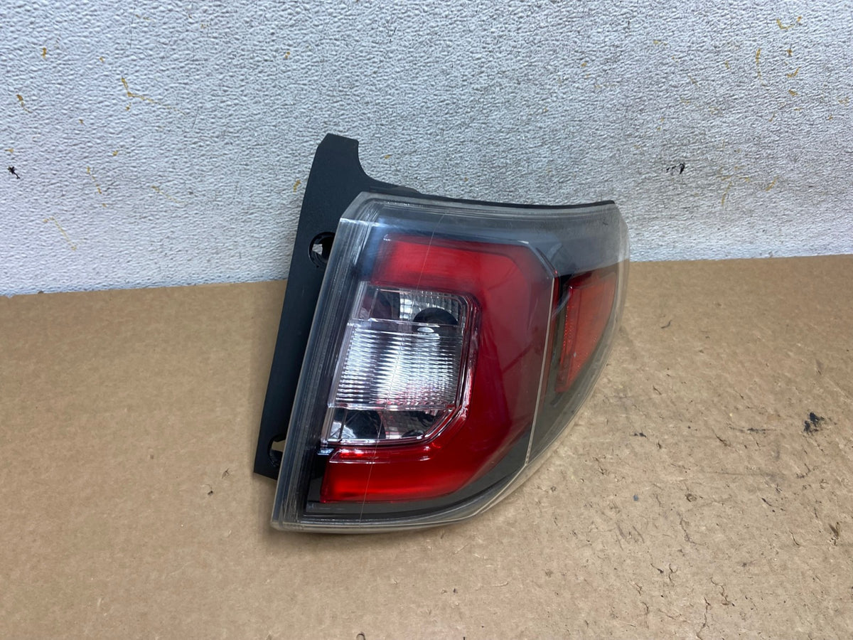 2013 to 2016 GMC Acadia Right Passenger RH Side Tail Light AI3679 LK2