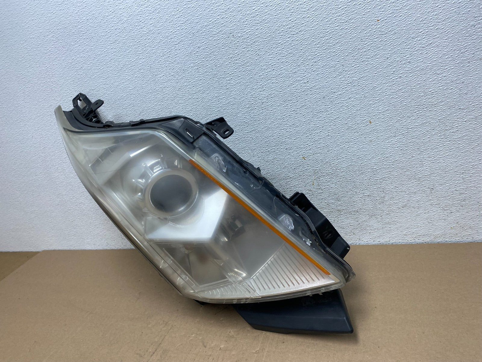 Halogen 2010 to 2016 Cadillac SRX Right Passegner Side Headlight AE6664 DW1