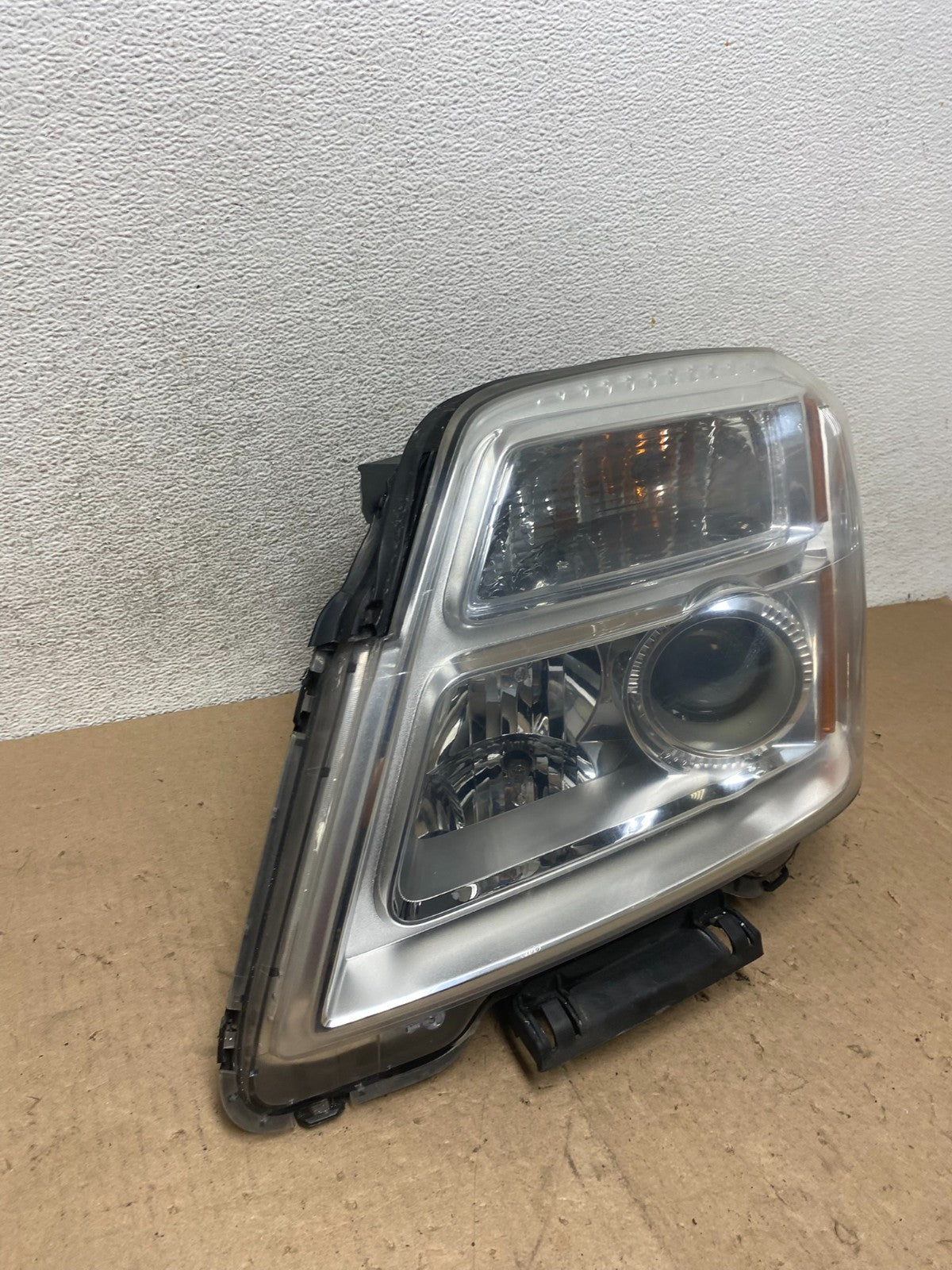 2010 to 2015 GMC Terrain Halogen Left Driver Lh Side Headlight AG4895 DW1