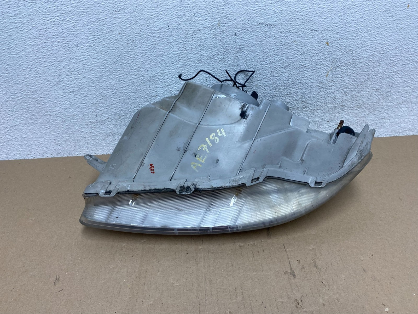 2004 - 2006 Chevrolet Aveo Hatchback Right Passenger Headlight Halogen AE7184 DW7