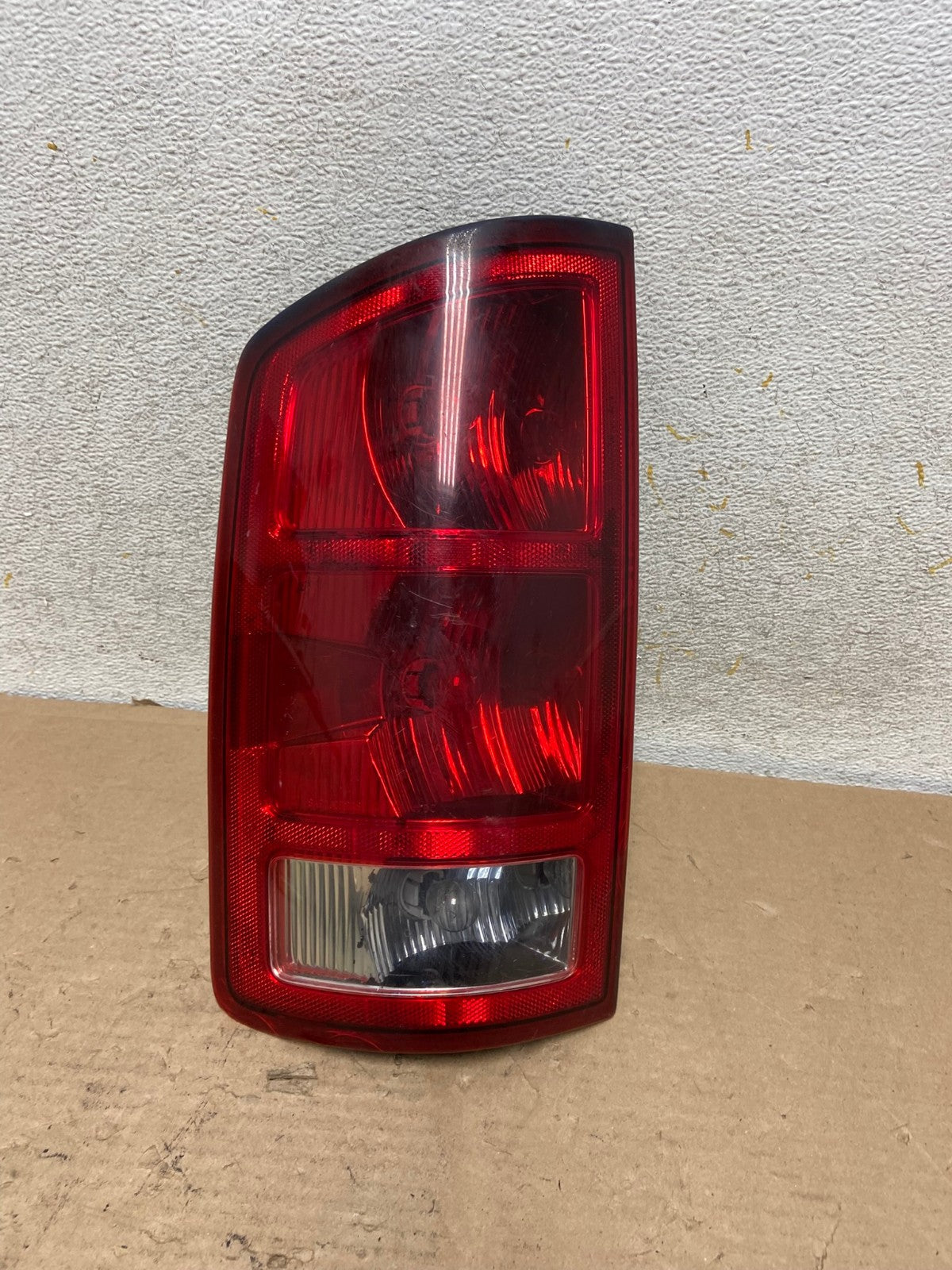 2002 to 2006 Dodge Ram 1500 Left Driver side Tail Light AI0967 LK0