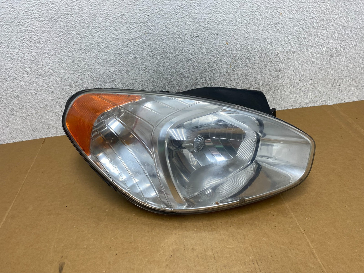 2006 to 2011 Hyundai Accent Sedan Right Passenger Halogen Headlight AD8945 DW0