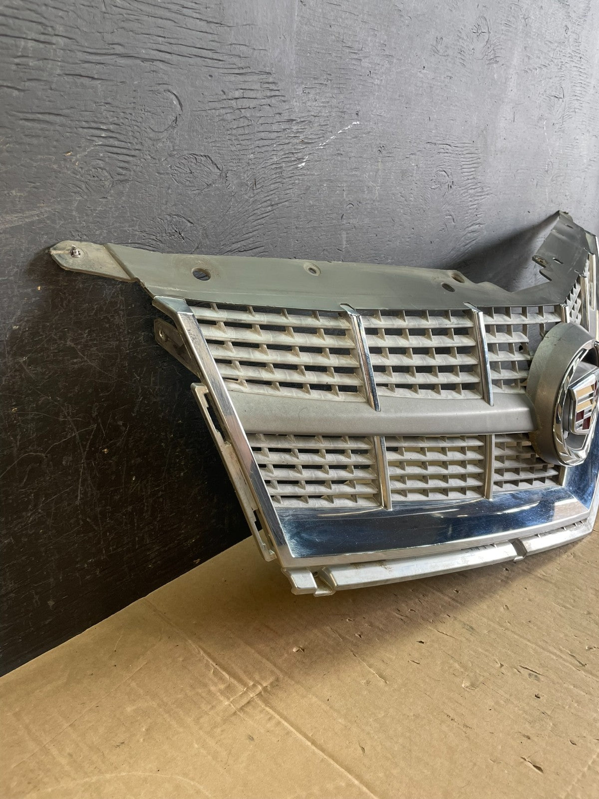 2010 to 2012 Cadillac SRX Front Upper Grille Grill AD5775 DG2