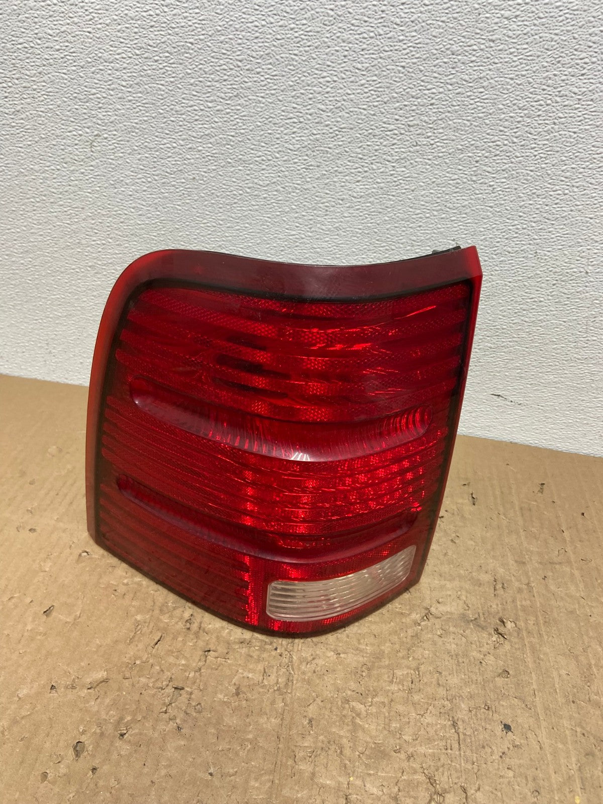 2002 to 2005 Ford Explorer Left Driver Lh Side Tail light AC0058 LK0