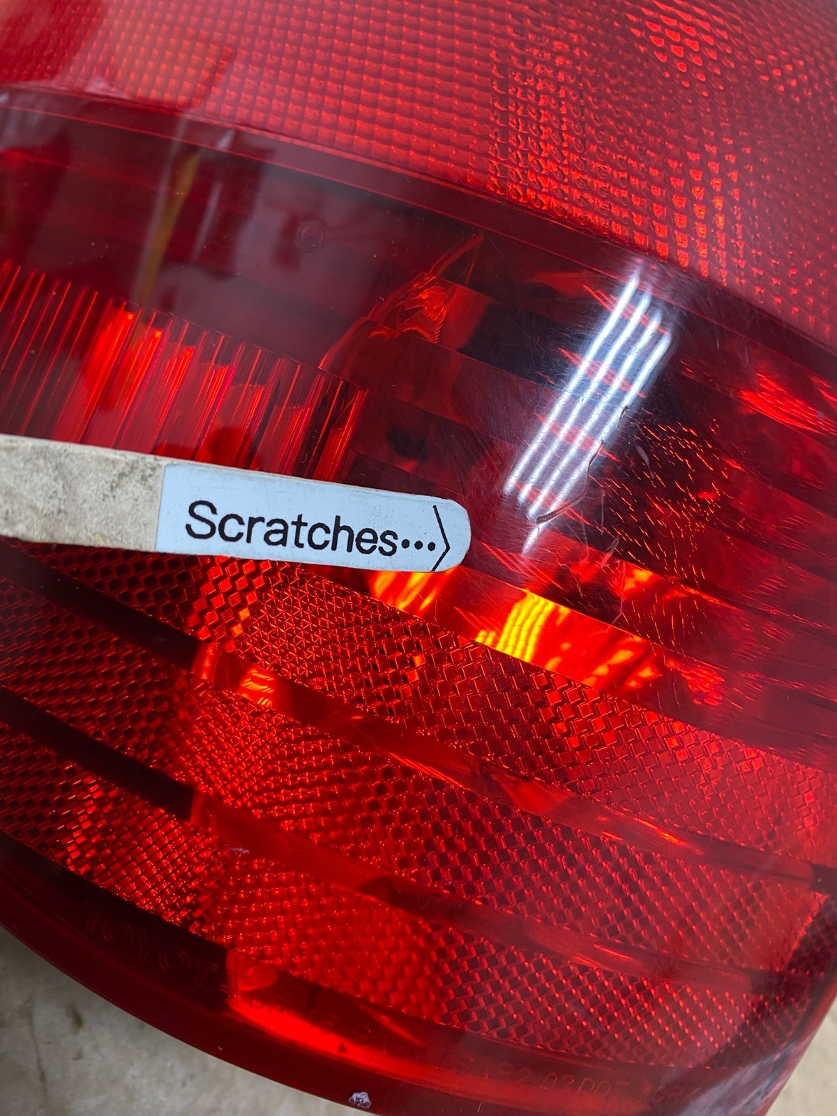 2004 to 2005 Toyota Sienna Left Driver LH Side Tail Light Z3058 DW3