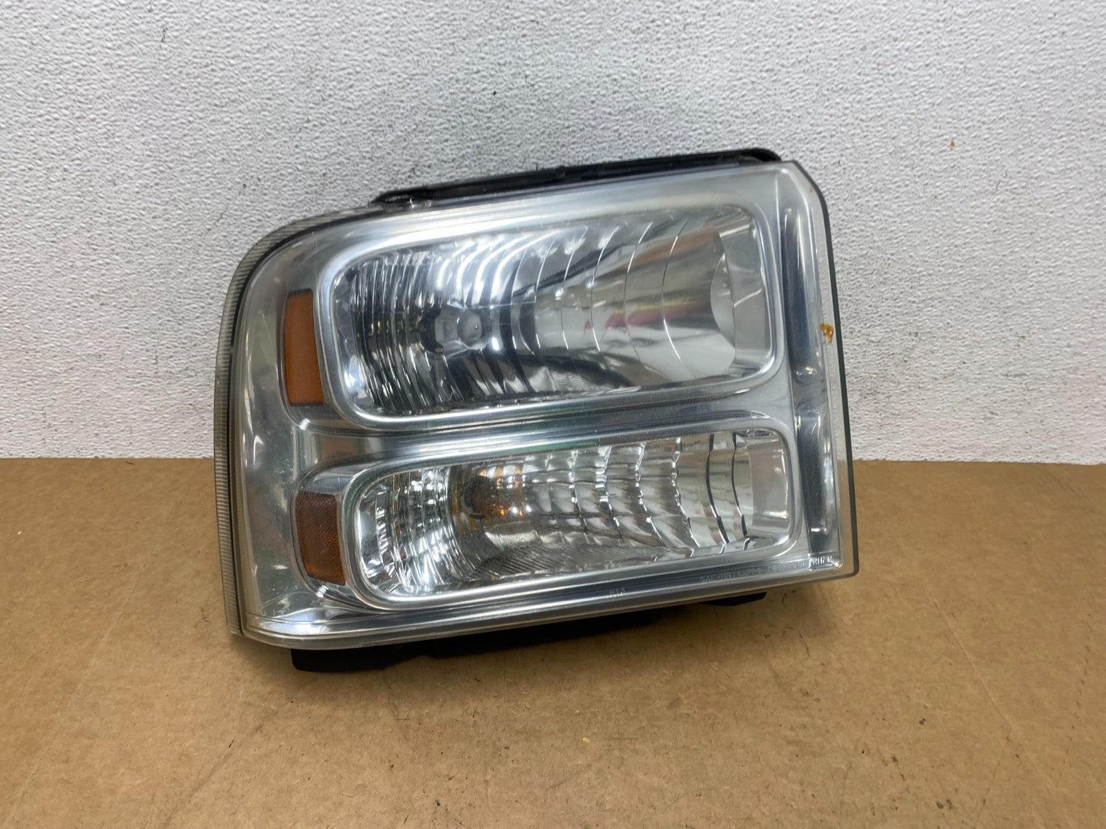 2005-2007 Ford F-250 F250 Super Duty Right Passenger RH Side Headlight AE3180 DW0