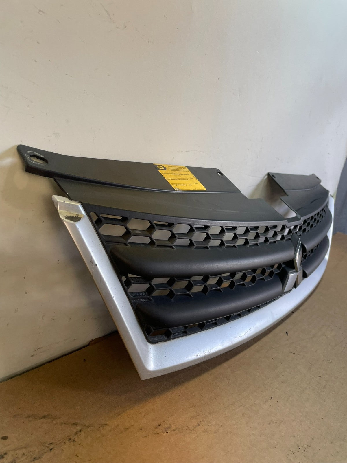 2007 - 2009 Mitsubishi Outlander Front Upper Grill Grille AF8785 DG2