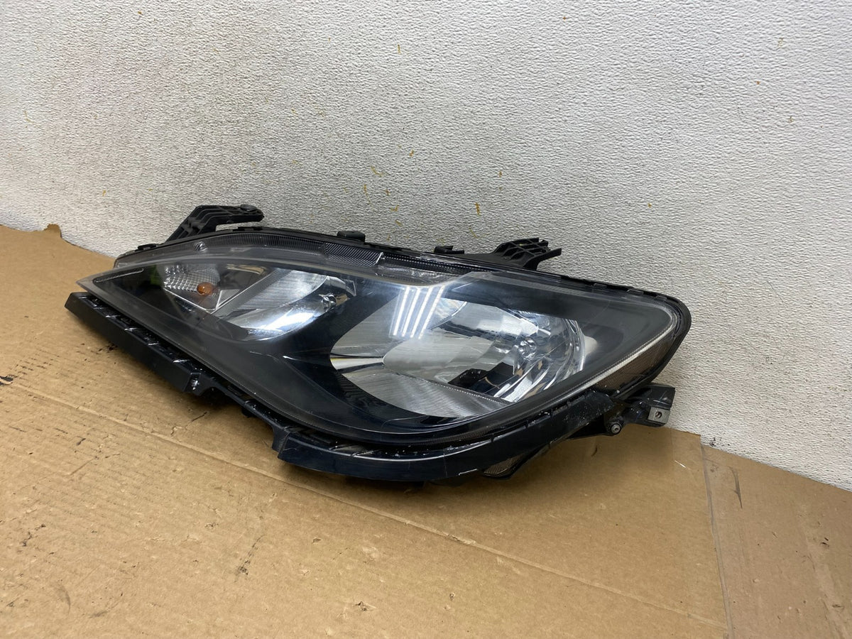 2017 to 2021 Chrysler Pacifica Left Driver LH Halogen Headlight ah8020 DG2