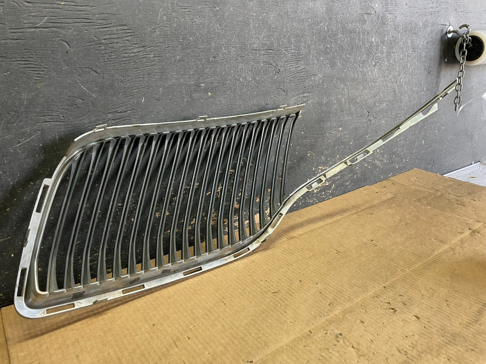 2013 to 2016 Lincoln MKT Right Passenger Side Grille Grill OEM ab2854 DG4