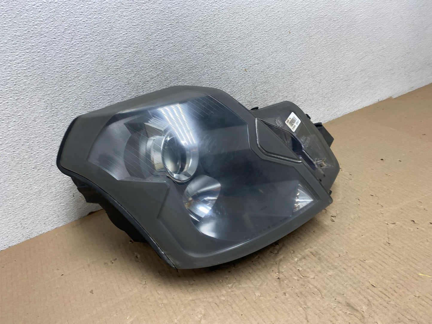 2003 to 2007 Cadillac CTS Right Passenger RH Halogen Headlight AG5931 DW2