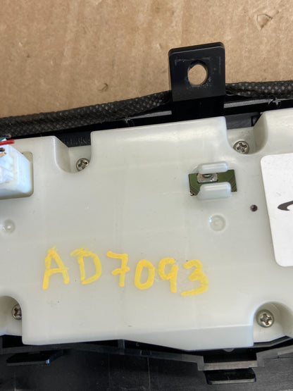 2013 to 2018 Nissan Pathfinder Radio Audio Climate Control AD7093 DG5