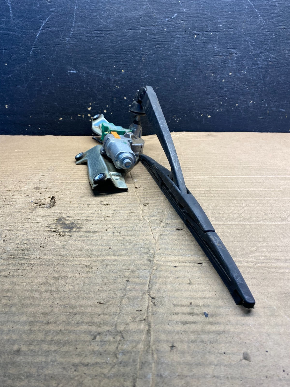 2009 to 2013 Subaru Forester Rear Windshield Washer Wiper Motor AA72102