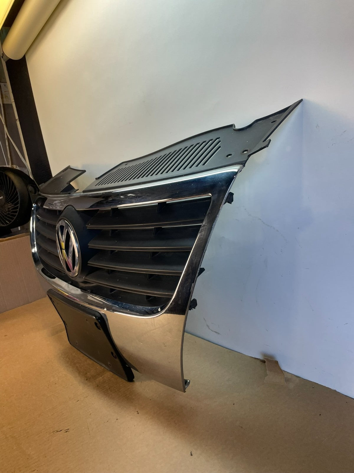 2006 to 2010 Volkswagen Passat Front Upper Grill Grille AG3086 DG1