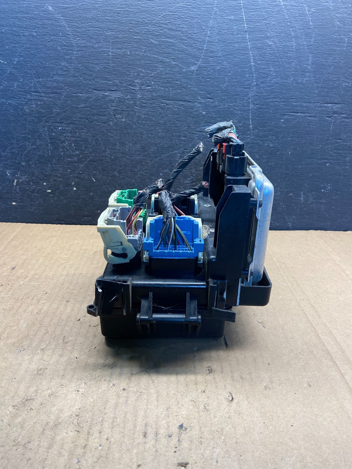 2006 Dodge Magnum Engine Fuse Box p04692031am AG1495 DW3