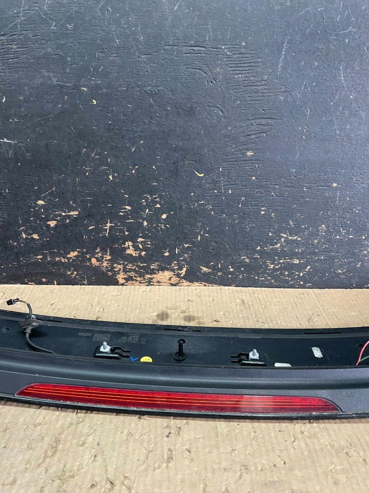 2009 to 2017 Audi Q5 Rear Tailgate Spoiler W/ 3RD Third Brake Light OEM z5629 DG9