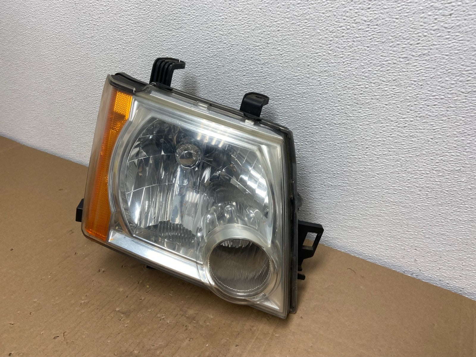 2005-2015 Nissan Xterra Right Passenger RH Headlight OEM AB6504 DW1