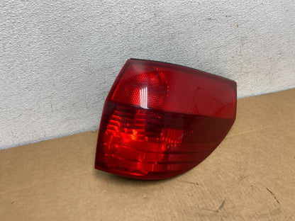 2004-2005 Toyota Sienna Right Passenger Rh Side Tail Light AD5422 LK2
