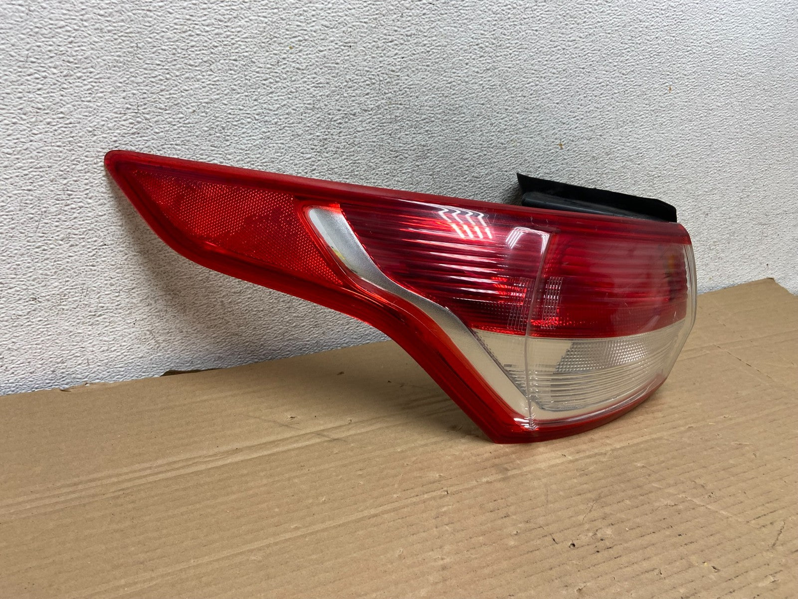 2013 to 2016 Ford Escape Left Driver LH Side Tail Light AG8938 DW1