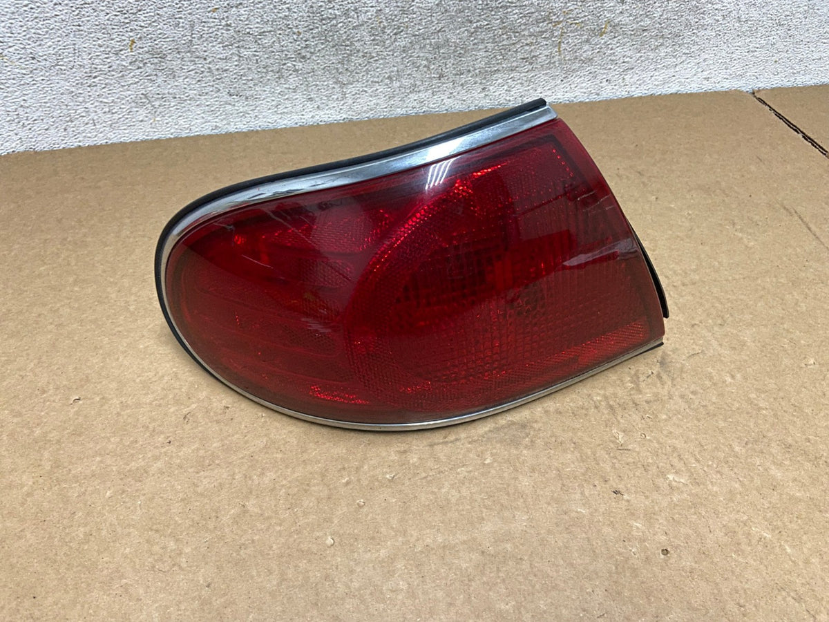 2000 to 2005 Buick Lesabre Left Driver LH Side Tail Light AI2632 LK0