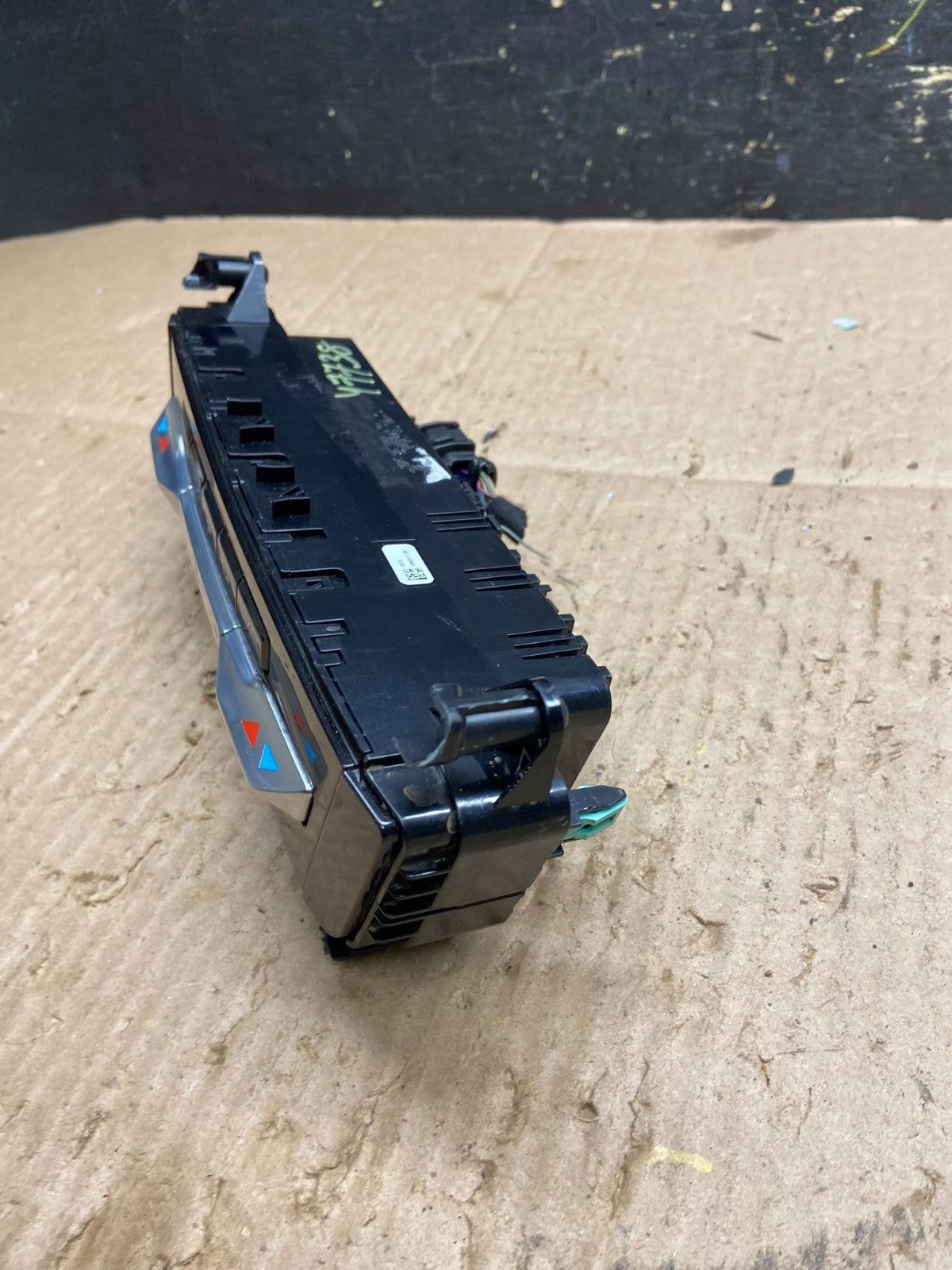 2020 to 2023 Ford  Explorer A/C Heater Climate Control Panel Y7738 DG2