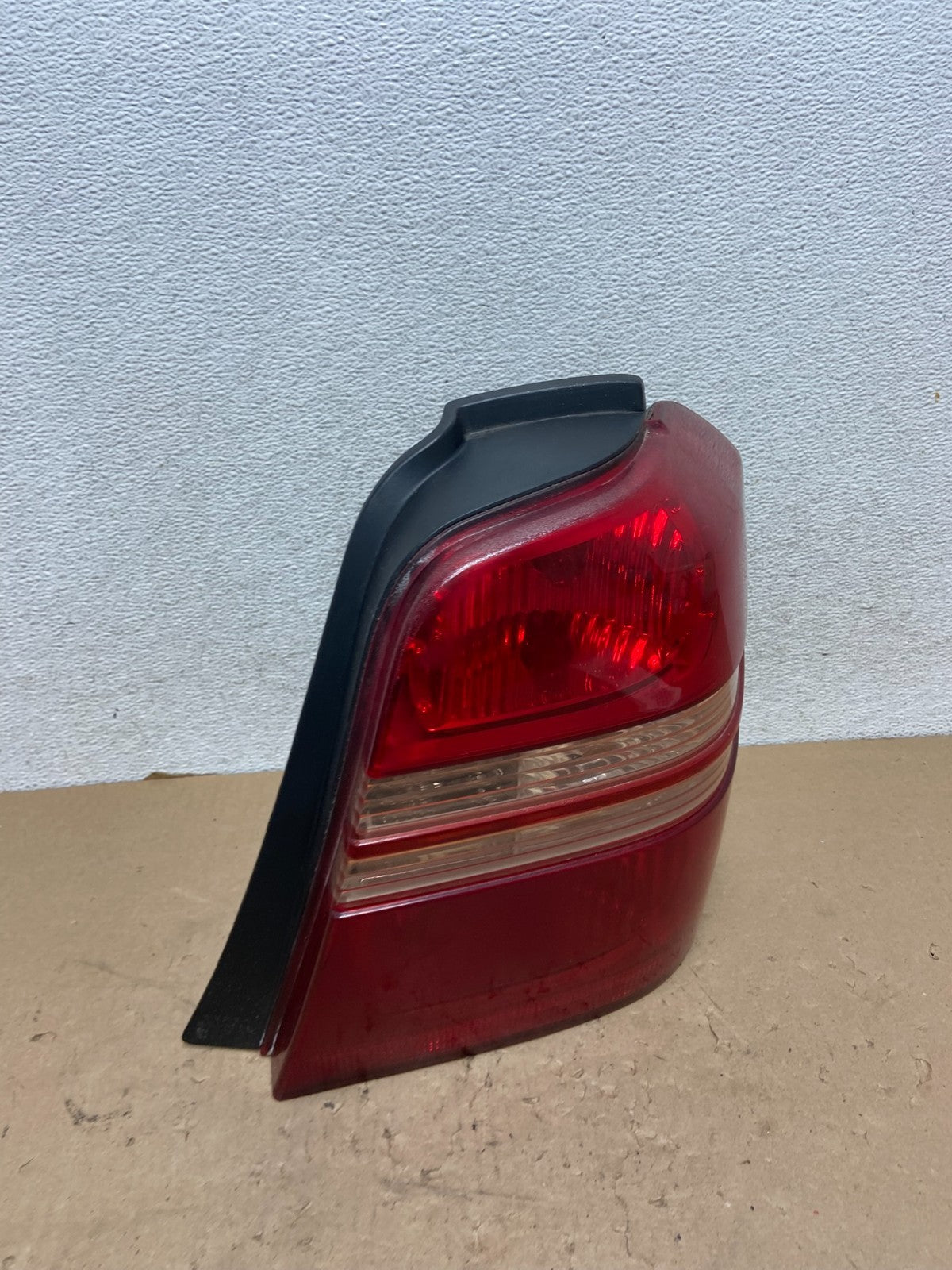 2001 2002 2003 Toyota Highlander Right Passenger RH Tail Light AG43342