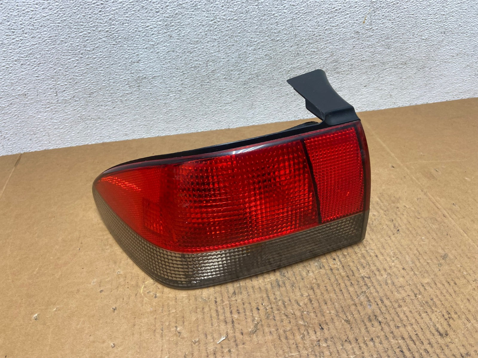 1994 to 1998 Saab 900 & Turbo Left Driver LH Side Tail Light AE0340 LK0