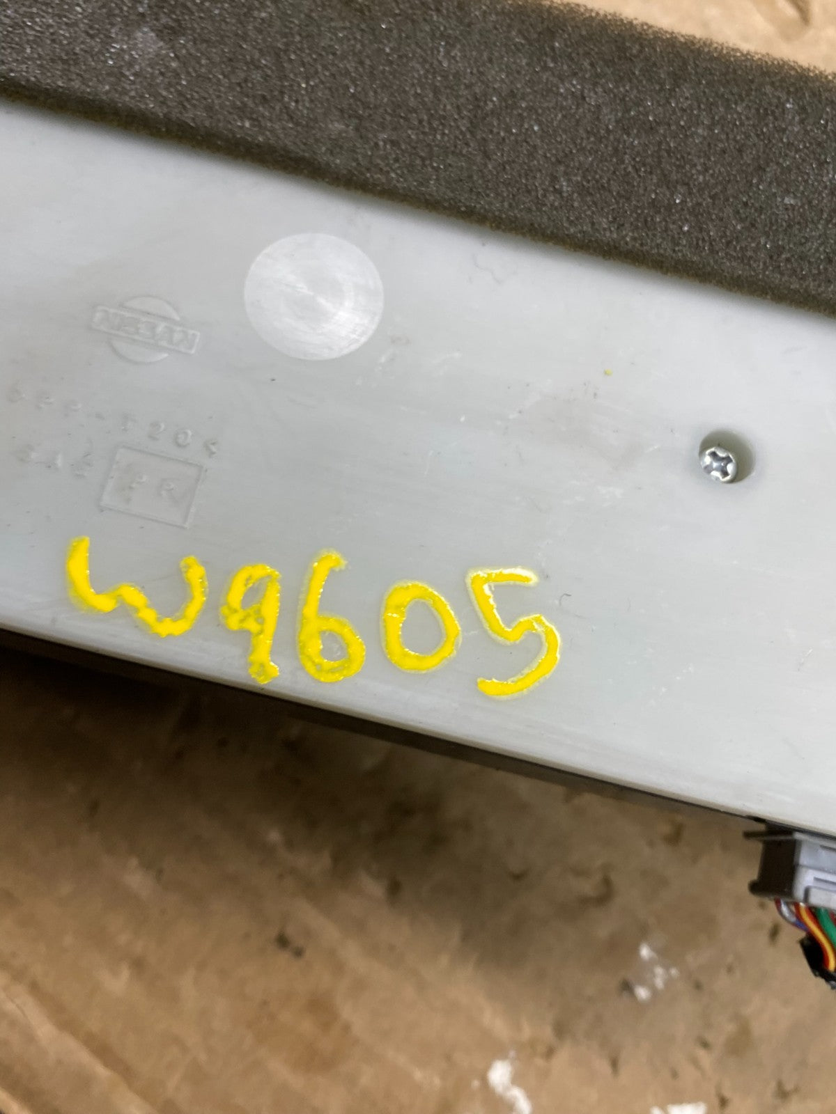 2003-2004 Infiniti G35 Sedan Dash Board Center Information Display w9605 DG6