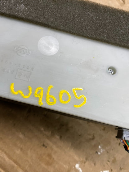 2003-2004 Infiniti G35 Sedan Dash Board Center Information Display w9605 DG6