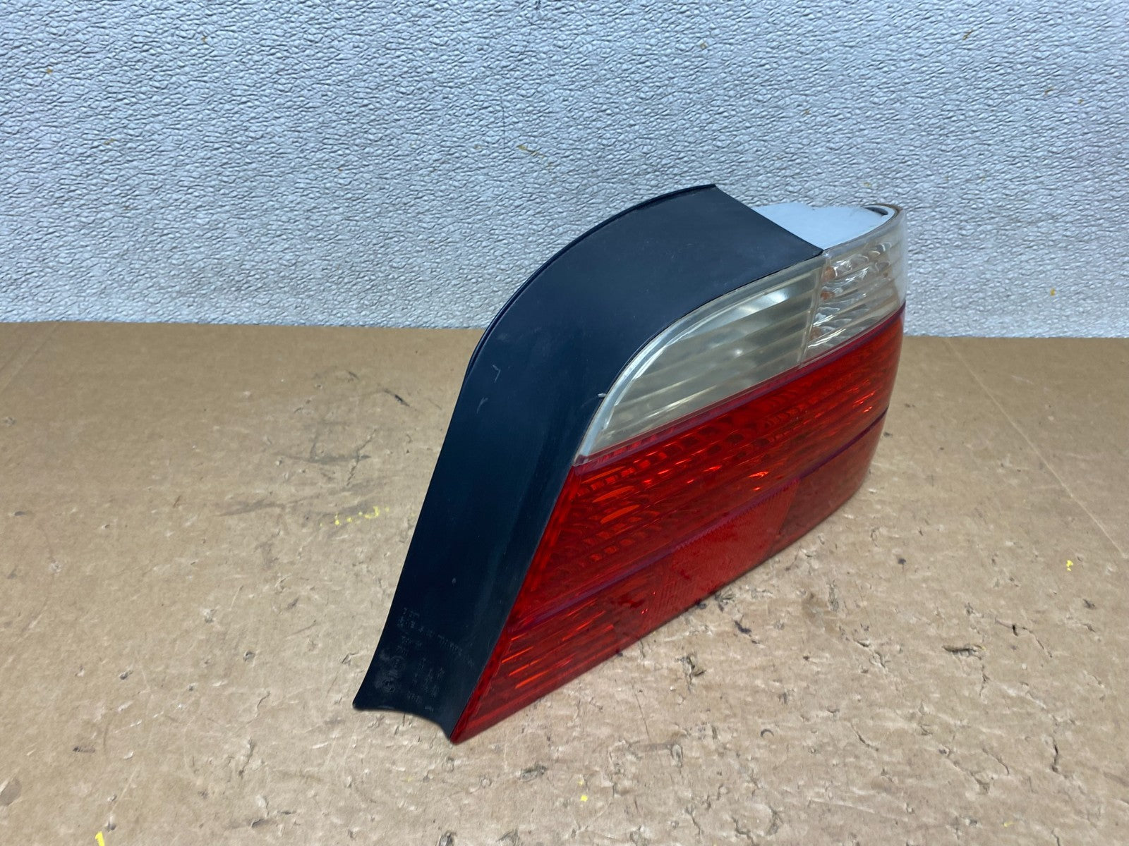 1999 to 2001 BMW E38 7-Series Right Passenger Rh Side Tail Light OEM V6004 DW2